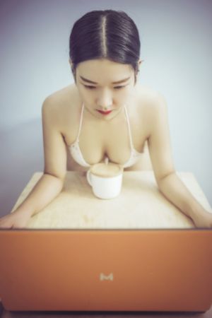 欧美白虎白浆_国语配音超清